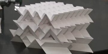 نوجوان ۱۴ ساله با کشف الگوی جدید اوریگامی ۲۵۰۰۰ دلار برنده شد