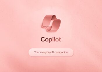 لوگوی مایکروسافت Copilot (شکل نواری) و متن "Copilot" با شعار "Your everyday AI companion" در یک پس‌زمینه بافت‌دار به رنگ صورتی کم‌رنگ.