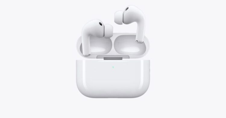 دو گوشی بی‌سیم AirPods Pro که داخل جعبه شارژ باز قرار دارند.