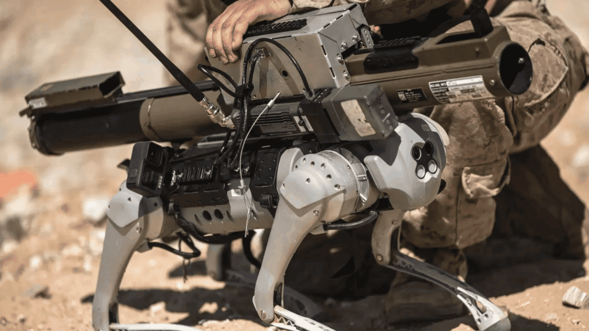 قدرتنمایی سگهای رباتیک چین در مانور نظامی