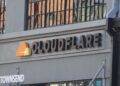 لوگو و نام "CLOUDFLARE" بر روی دیوار