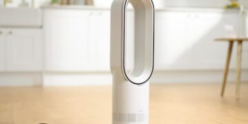 نمایی از پنکه بی‌پره دایسون در رنگ سفید