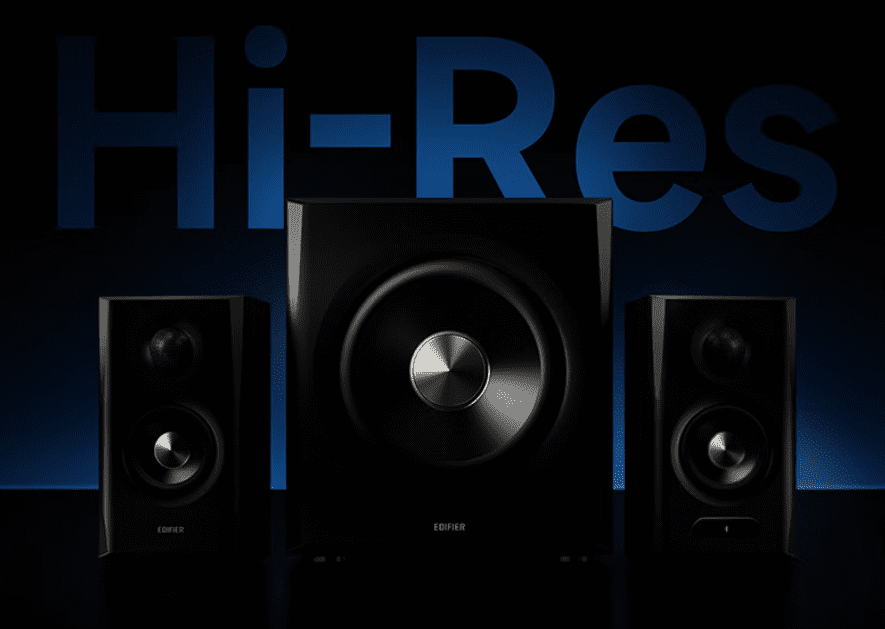 سیستم صوتی ۲.۱ Edifier S201MKII که شامل ساب‌ووفر و دو بلندگوی جانبی است، که در یک محیط تیره با متن بزرگ "Hi-Res" آبی در پس‌زمینه قرار گرفته‌اند.