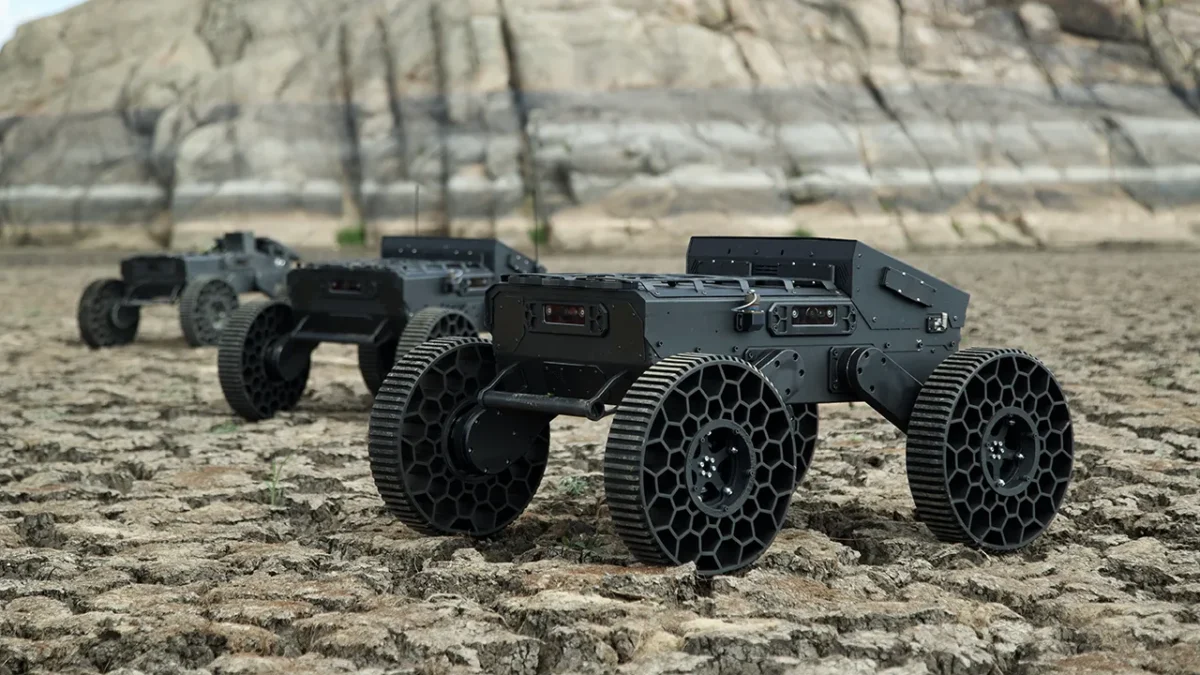 آزمایش میدانی رباتهای FireAnt با بدنه تیره در منطقه سنگی