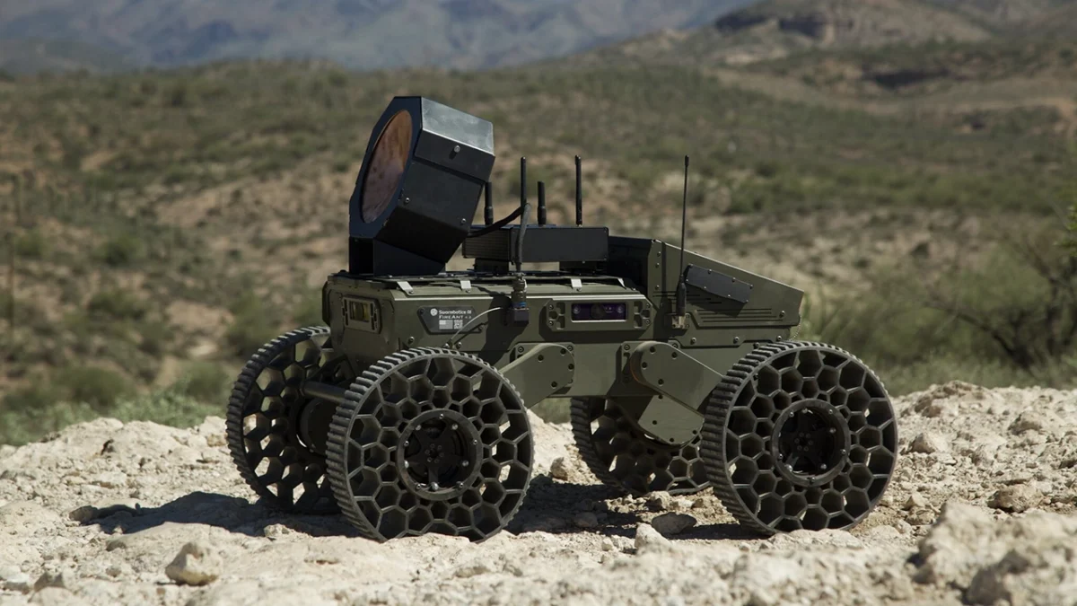 نمای نزدیک از ربات FireAnt مجهز به حسگر و سامانه ارتباطی