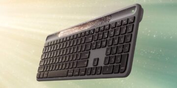 کیبورد بی‌سیم Logitech Signature Slim Solar+ K980 که به صورت شناور در یک پس‌زمینه رنگارنگ و درخشان دیده می‌شود و نوار پنل خورشیدی آن مشخص است.