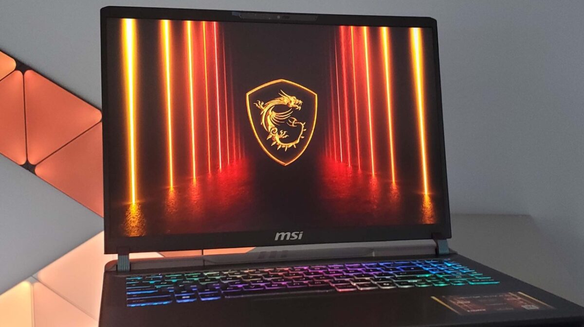 پنل این دستگاه پوشش رنگی فوقالعادهای ارائه میدهد و برای کارهای گرافیکی نیمهحرفهای کاملا مناسب است.