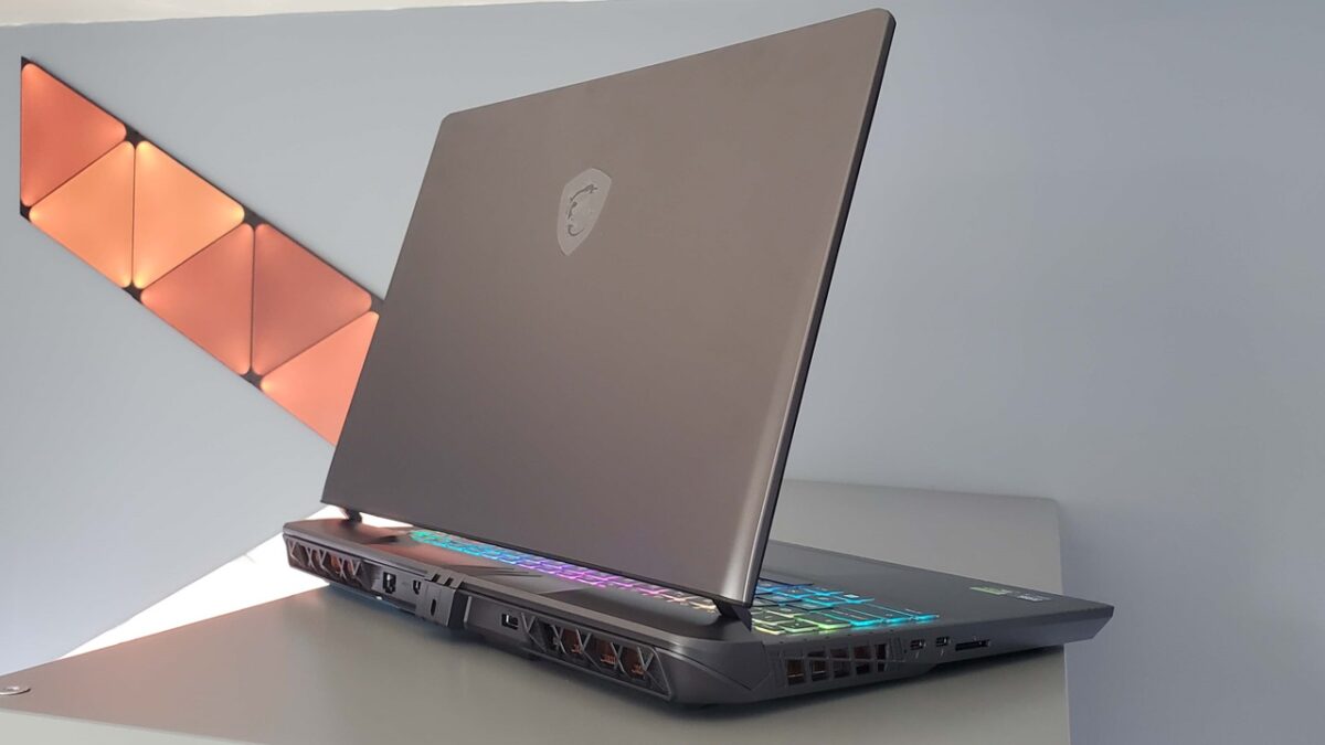 NPU داخلی وظیفه پردازش بسیاری از فعالیتهای هوش مصنوعی مانند تشخیص صدا، ترجمه آنی، مدیریت تصاویر و اجرای مدلهای سبک را برعهده دارد.