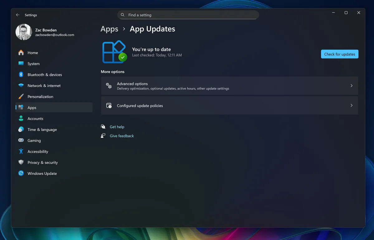 رابط کاربری Windows 11 Settings در حالت تاریک که صفحه جدید "App Updates" را نشان میدهد.