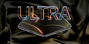 یک رندر مفهومی از یک گوشی تاشو (احتمالاً iPhone Ultra) که به صورت بسته روی پارچه‌ای مشکی/طلایی براق قرار دارد و کلمه نئونی "ULTRA" با افکت شیشه‌ای در بالای آن دیده می‌شود.