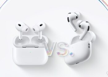 مقایسه دو نسل از AirPods Pro (یا شایعات نسل بعدی) که کیس شارژ هر دو باز است و کلمه "VS" در مرکز دیده می‌شود، با جلوه‌های نوری منحنی در پس‌زمینه سفید.