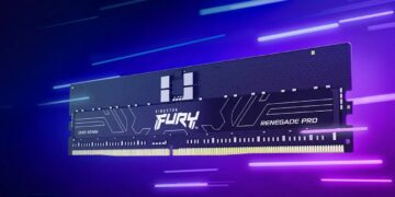 یک ماژول حافظه رم سرور Kingston FURY Renegade PRO DDR5 RDIMM به رنگ مشکی با نورپردازی آبی و بنفش در پسزمینه.