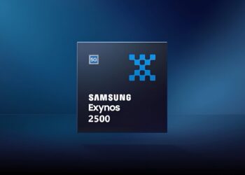 یک چیپست Samsung Exynos 2500 با لوگوی ۵G و نماد شبکه آبی در مرکز، بر روی پسزمینه آبی تیره.