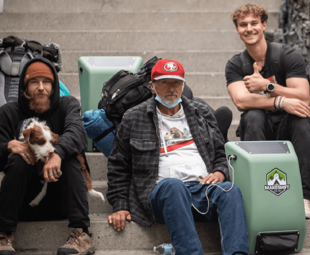 کوله‌پشتی خورشیدی Makeshift Traveler؛ امکانات کامل برای بی‌خانمان‌ها + تصویر