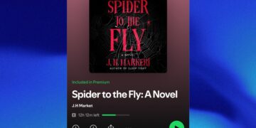 صفحه کتاب صوتی "Spider to the Fly: A Novel" در Spotify، که کاور کتاب و جزئیات آن (مانند مدت زمان باقی‌مانده و اینکه "Included in Premium" است) را نمایش می‌دهد.