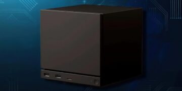 یک سیستم Steam Machine مکعبی و مشکی رنگ (کنسول بازی) که از نمای مورب بر روی یک پسزمینه آبی با طرحهای مدارچاپی قرار گرفته است.