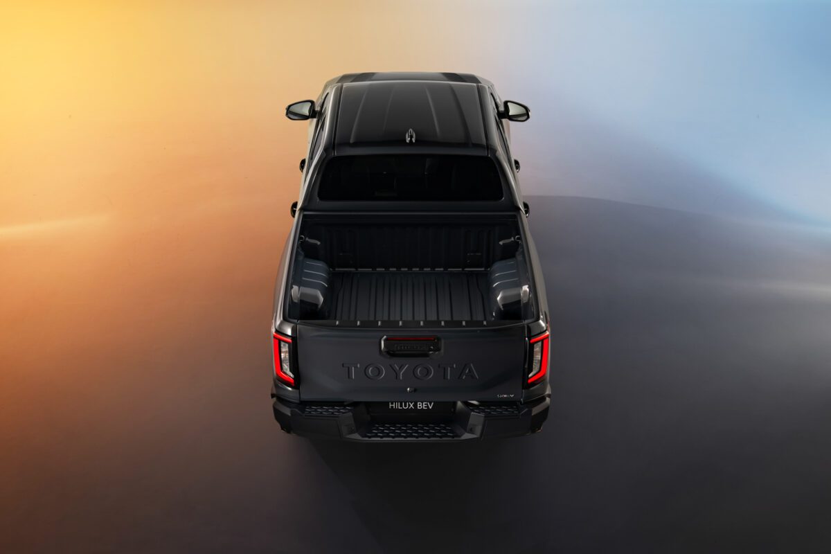 محفظه بار و نمای بالای نسل نهم هایلوکس