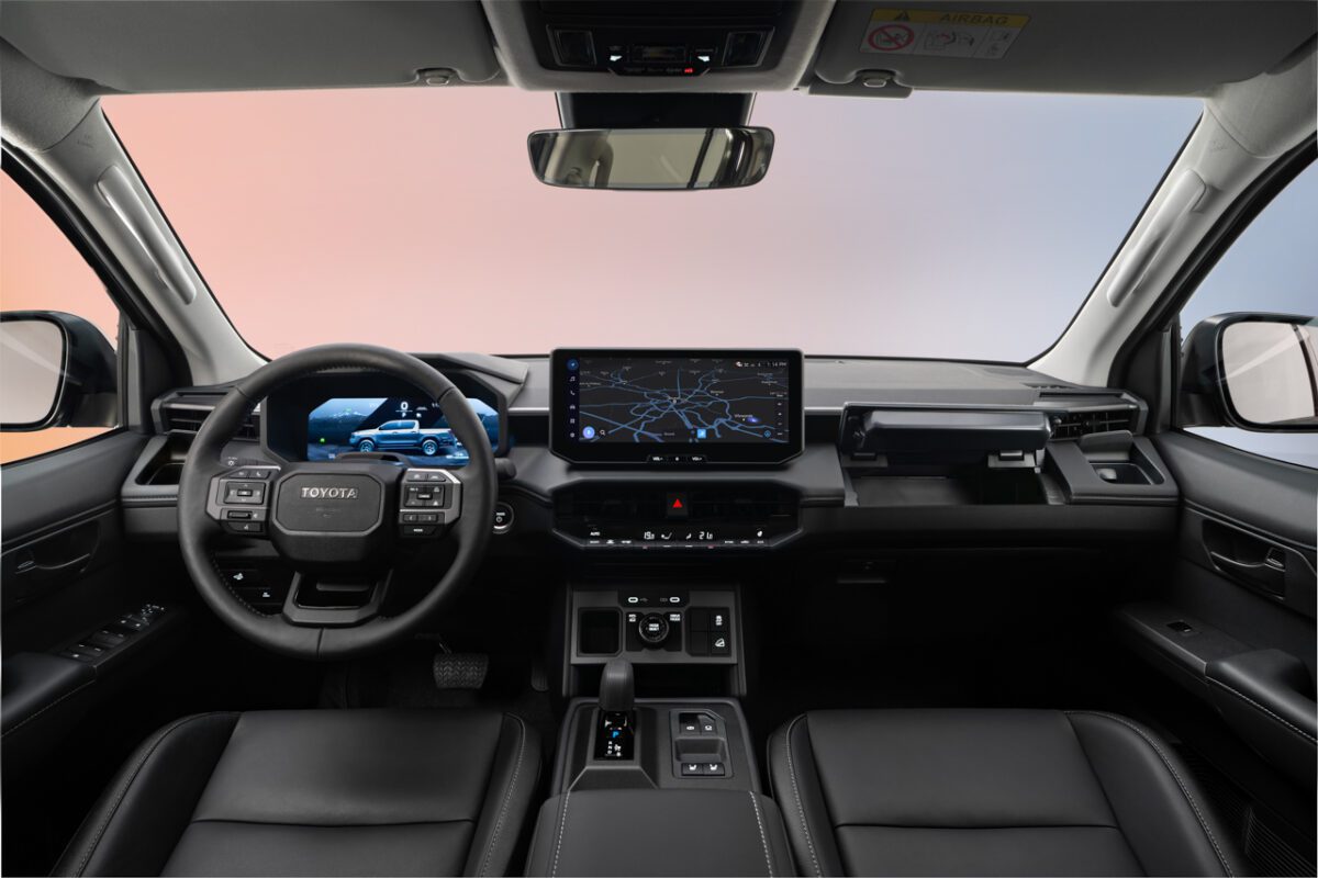 داشبورد دیجیتال و فرمان برقی تویوتا هایلوکس BEV