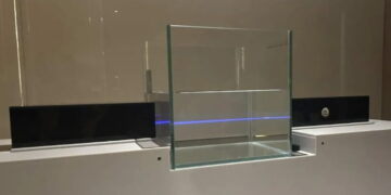 ارتباط نوری زیرآب در محفظه‌ای شیشه‌ای