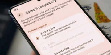 اسکرین‌شات از تنظیمات "Speed & compatibility" هات‌اسپات وای‌فای اندروید که در آن گزینه فرکانس "2.4 and 5 GHz" انتخاب شده است.