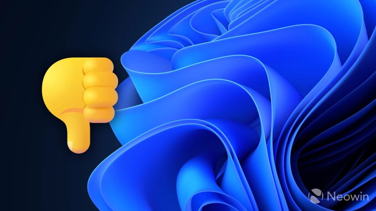 یک گرافیک با فونت ایموجی بزرگ شست رو به پایین (Thumbs Down) به رنگ زرد، که در مقابل پس‌زمینه موج‌دار آبی Windows 11 قرار دارد و به پذیرش کند آن اشاره می‌کند.