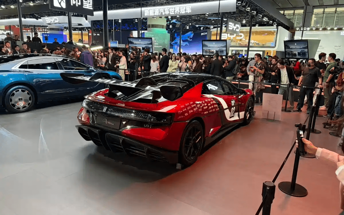 نمایی از ابرخودرو سه هزار اسب بخاری BYD