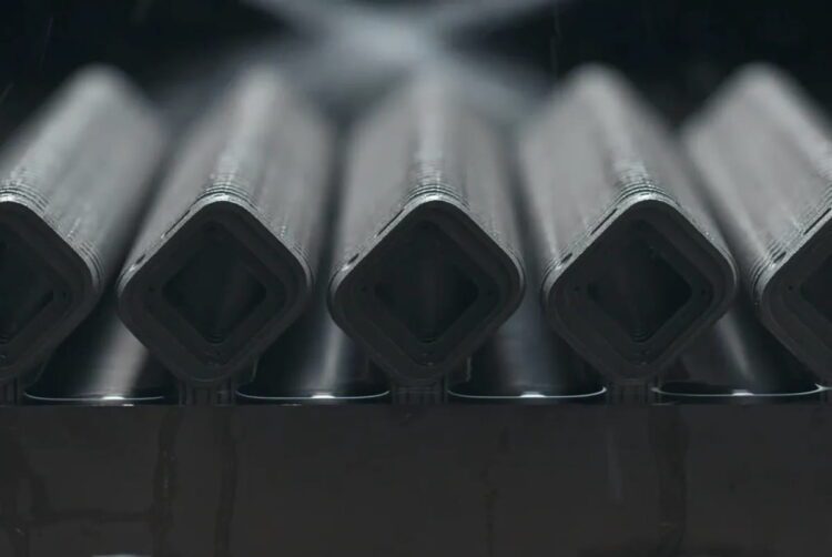 بدنه‌های اپل واچ تولید شده توسط چاپ سه بعدی تیتانیومی