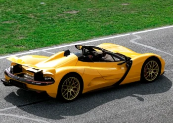 ابرخودروی روباز Owl Roadster با شتاب ۱.۷۲ ثانیه‌ای رکورد زد