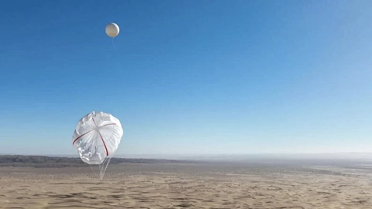 بزرگترین بادبادک تولید برق جهان در حالت بازشده زیر بالن هلیومی