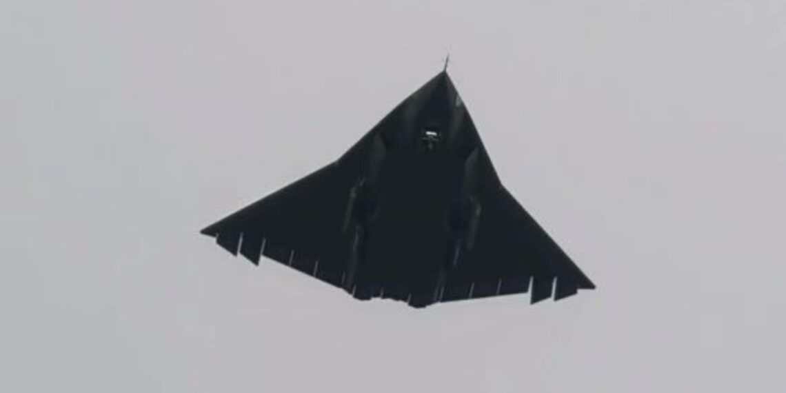 آزمایش موفق جنگنده نسل ششم J-36 چین