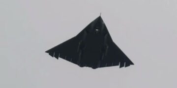 آزمایش موفق جنگنده نسل ششم J-36 چین