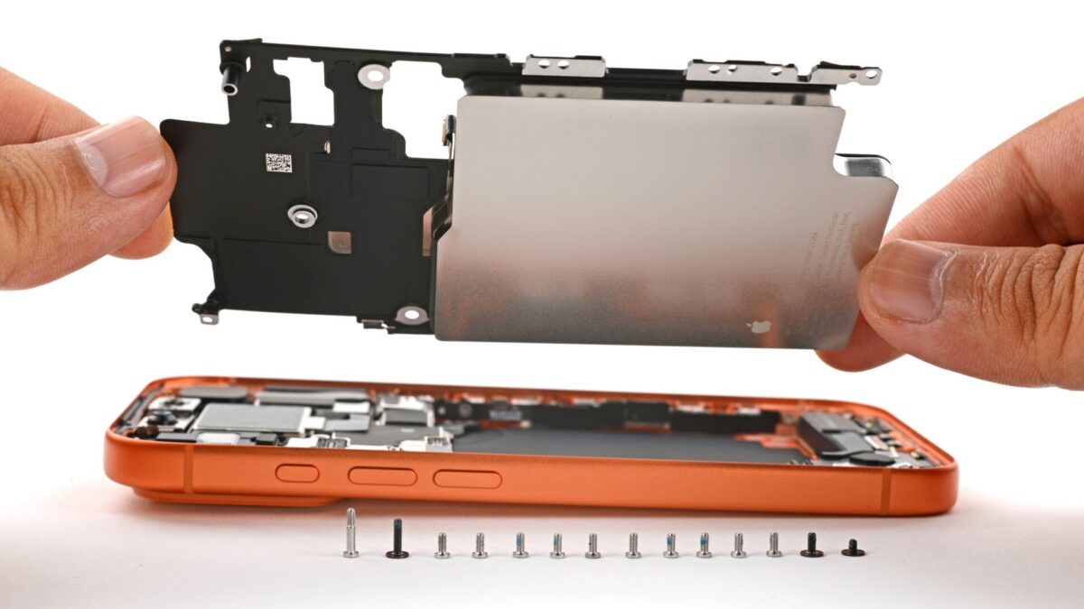 Apple starts selling replacement parts for iPhone 17 (Pro)