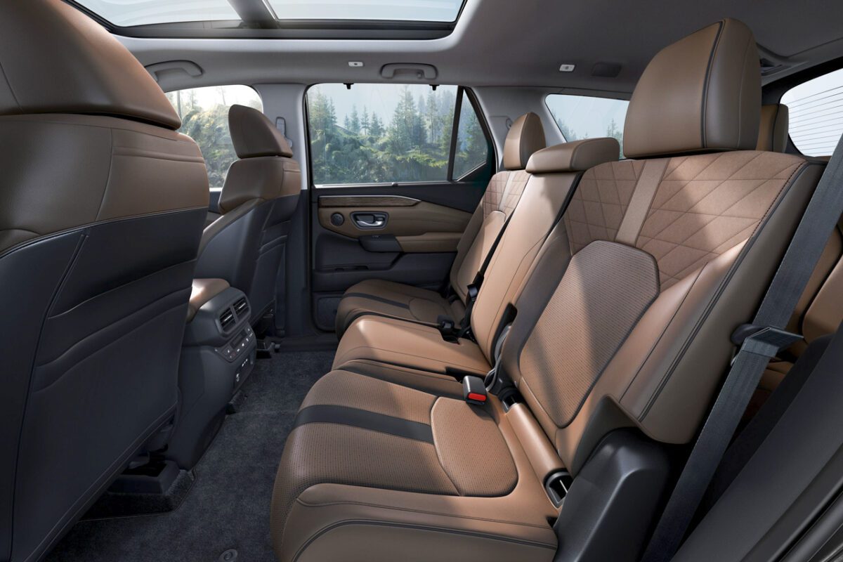 نمای داخلی شاسی بلند هوندا Pilot