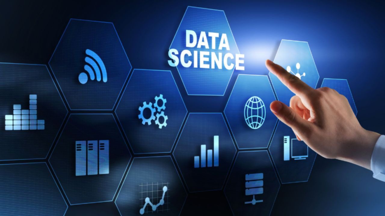 کاربردهای علم داده چیست؟ + ۱۵ نمونه واقعی از نتفلیکس تا پزشکی