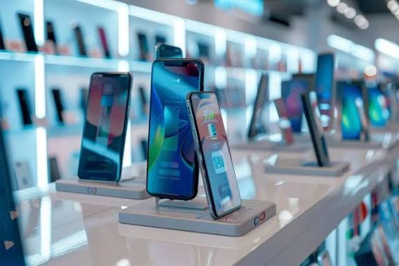 افت نسبی قیمت ها در بازار موبایل