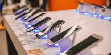 آخرین آمار واردات موبایل؛ رشد چشمگیر ورود گوشی مسافری