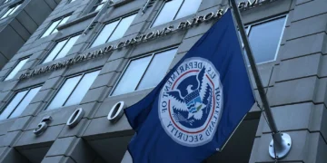 این هوش مصنوعی مسیر مهاجرت به آمریکا را ساده‌تر می‌کند