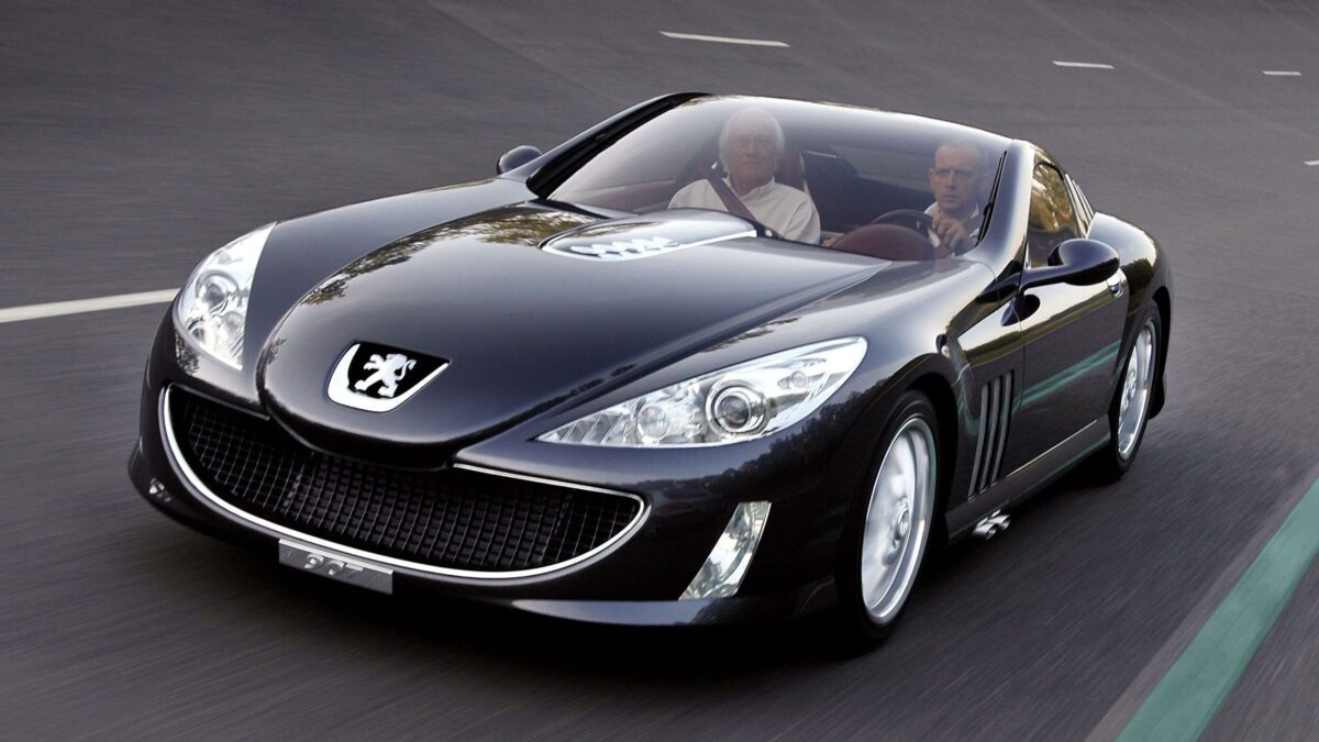 پژو ۹۰۷ در حال حرکت، گرندتورری مفهومی با موتور V12 