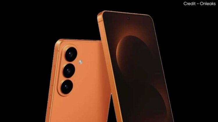 رندر گوشی Samsung Galaxy S26 Plus به رنگ نارنجی با نمای نزدیک از ماژول سه گانه دوربین پشت و صفحه نمایش جانبی که تصویر زمینه تیرهای دارد.