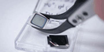 ساخت یک نورون مصنوعی جدید که فعالیت مغز را تقلید می‌ کند