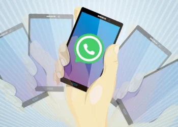 یک طراحی که لرزش گوشی برای گزارش خطا در واتساپ را نشان می‌دهد