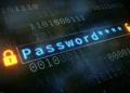 کلمه "Password" به رنگ آبی در یک کادر ورودی روی پس‌زمینه‌ای از کدهای باینری، که نماد قفل‌های باز و بسته شده نارنجی رنگ در دو طرف آن قرار دارند.