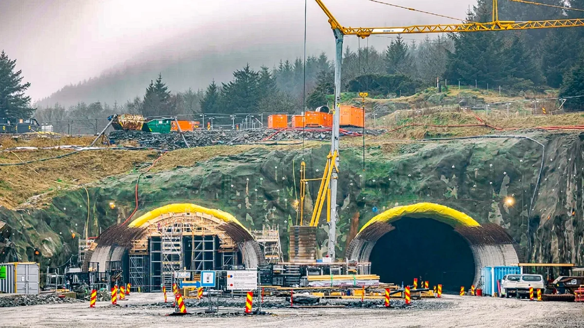 عملیات ساخت ورودی‌های دوقلوی تونل Rogfast