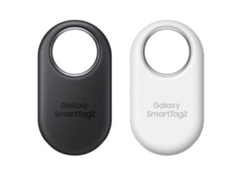 تصویری از ردیاب اشیای Galaxy SmartTag در رنگهای مشکی و سفید