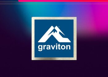 لوگوی مربعی آبی و سفید برند پردازنده‌های Graviton آمازون.