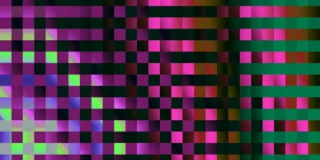 تصویر مفهومی از محتوای دیجیتال با فیلتر پیکسلی رنگی، نماد مسدودسازی تصاویر حساس در گوشیهای هوشمند بدون احراز سن، مرتبط با سیاستهای جدید اپل و گوگل