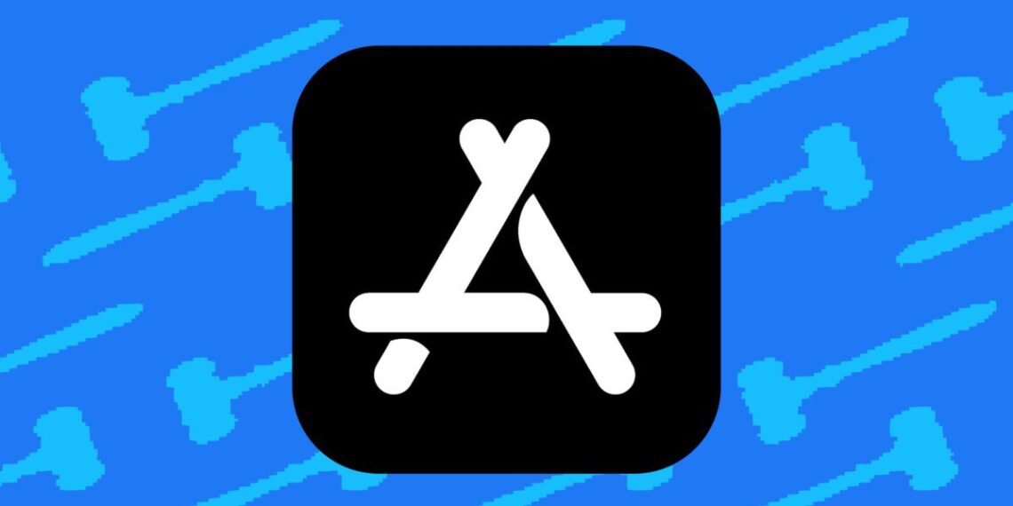 لوگوی سفید اپ استور اپل (App Store) روی زمینه سیاه که در پسزمینه آبی آن الگوی چکش تکرار شده است.