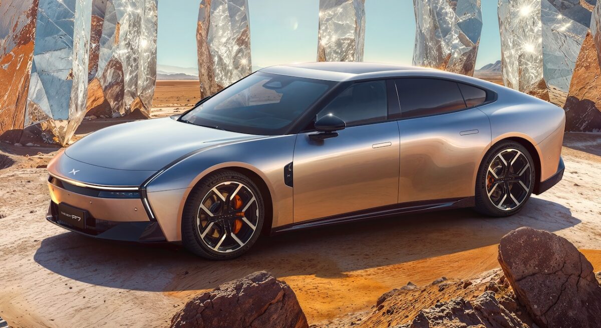 سدان هیبریدی 2026 +P7 با طولانیترین برد الکتریکی جهان معرفی شد