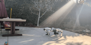 ربات خزنده انسان‌نما با حرکات حیرت‌آور کاربران اینترنت را شوکه کرد