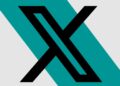 لوگوی X (سابق توییتر) به رنگ سیاه روی پس‌زمینه خاکستری روشن با یک نوار فیروزه‌ای پهن.